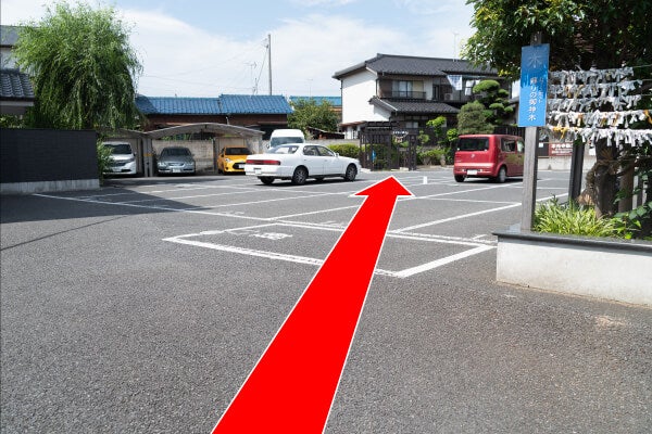 駐車場へ向かう
