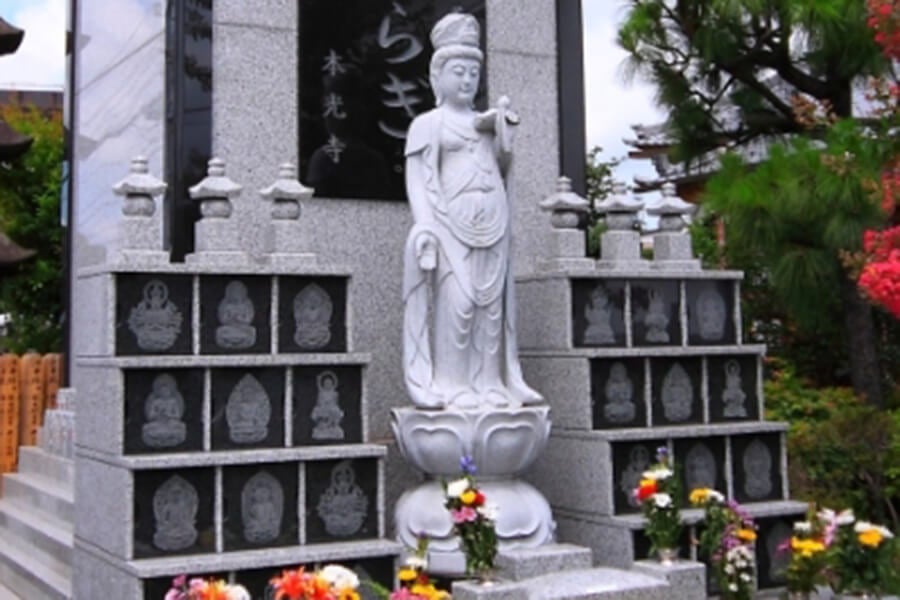 ❺やすらぎ五輪塔