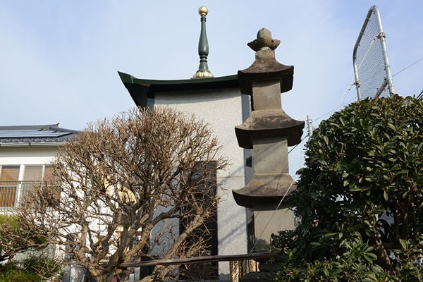 三重の塔「慈愛之塔」（1854年(安政1年) 第23世日理上人 建立）