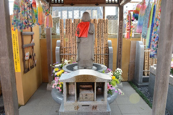 水子供養地蔵尊（1977年(昭和52年)8月 第34世日住上人 建立）