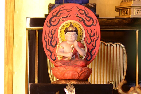 本堂内 中央 縁結び守護愛染明王