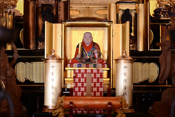 本堂内 中央 日蓮聖人（1781年(天明元年) 第19世日正(日荘)上人 再興 高祖500遠忌砌）