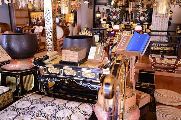 本堂内 中央 座