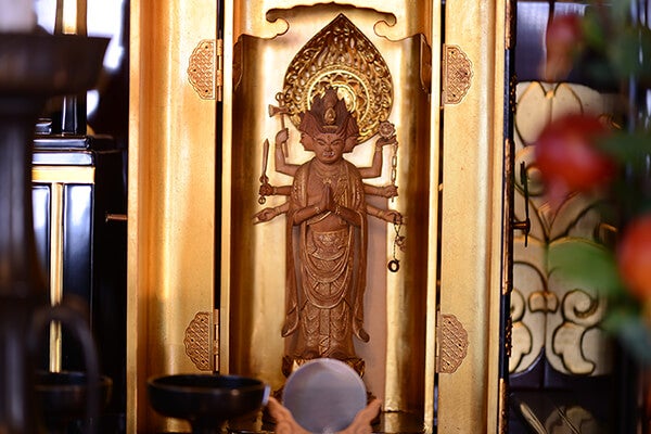 本堂内 左 動物愛護守護の馬頭観世音菩薩