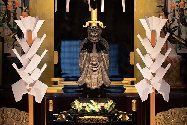 本堂内 左 病即消滅の合掌鬼子母神