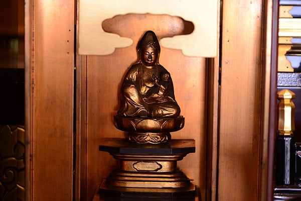 本堂内 左 疫病退散守護の疱瘡神