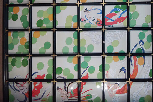 本堂（外陣 祈祷所）格天井の仏画「飛天」2021年(令和3年)3月奉納