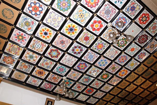 本堂（内陣）格天井の仏画「花弁」2016年(平成28年)12月奉納