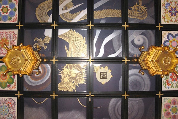 本堂（内内陣）格天井の仏画「龍」2016年(平成28年)3月奉納