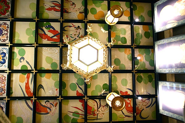 本堂（外陣 供養所）格天井の仏画「飛天」2019年(令和1年)7月奉納